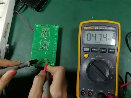 萬用表檢測POE電壓